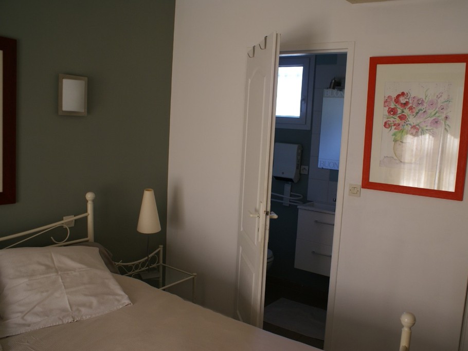 chambre 1 RDC + douche WC indépendant