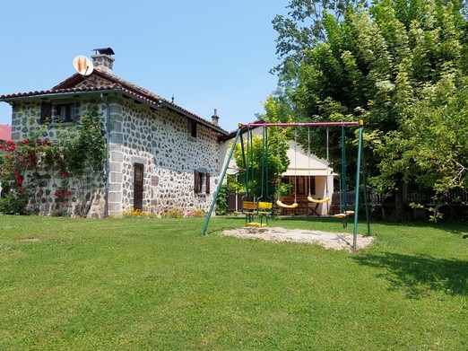 Maison de vacances avec jardin à Saint-Étienne-de-Carlat
