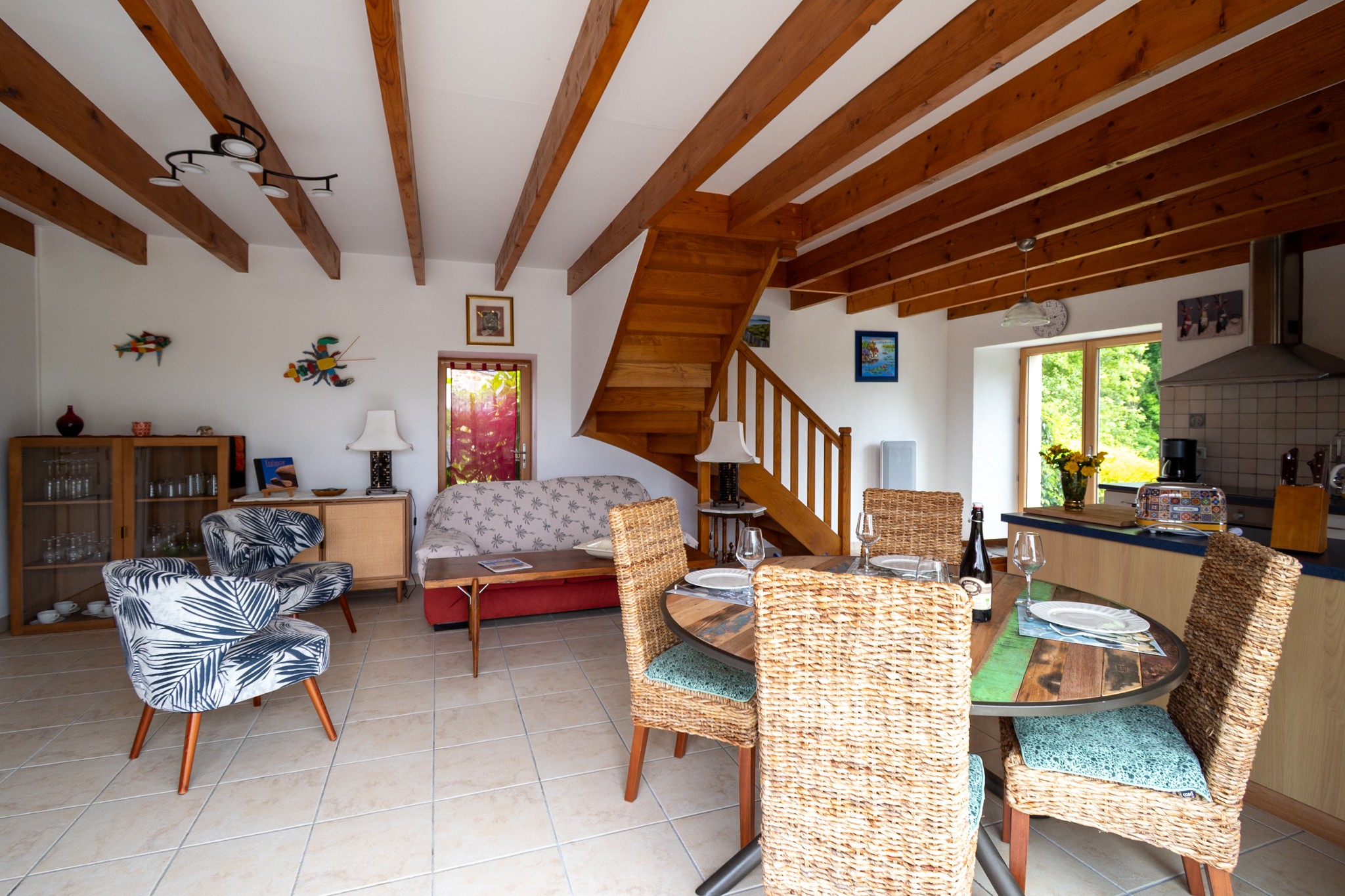 Pièce de vie avec espace repas et salon