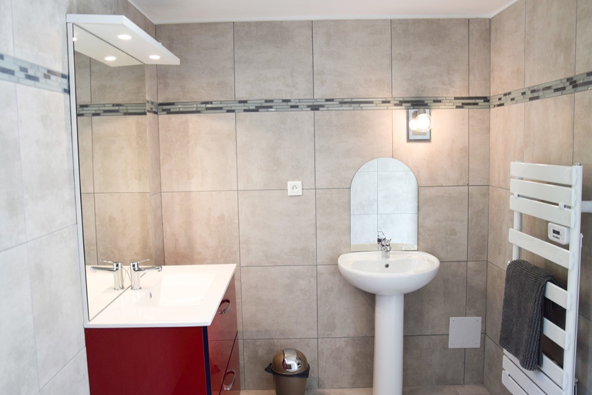 Salle de bain 2 avec WC indépendant