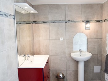 Salle de bain 2 avec WC indépendant