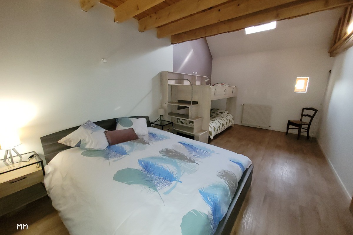 Chambre 2 - Lit 160 et 2 lits superposés 90