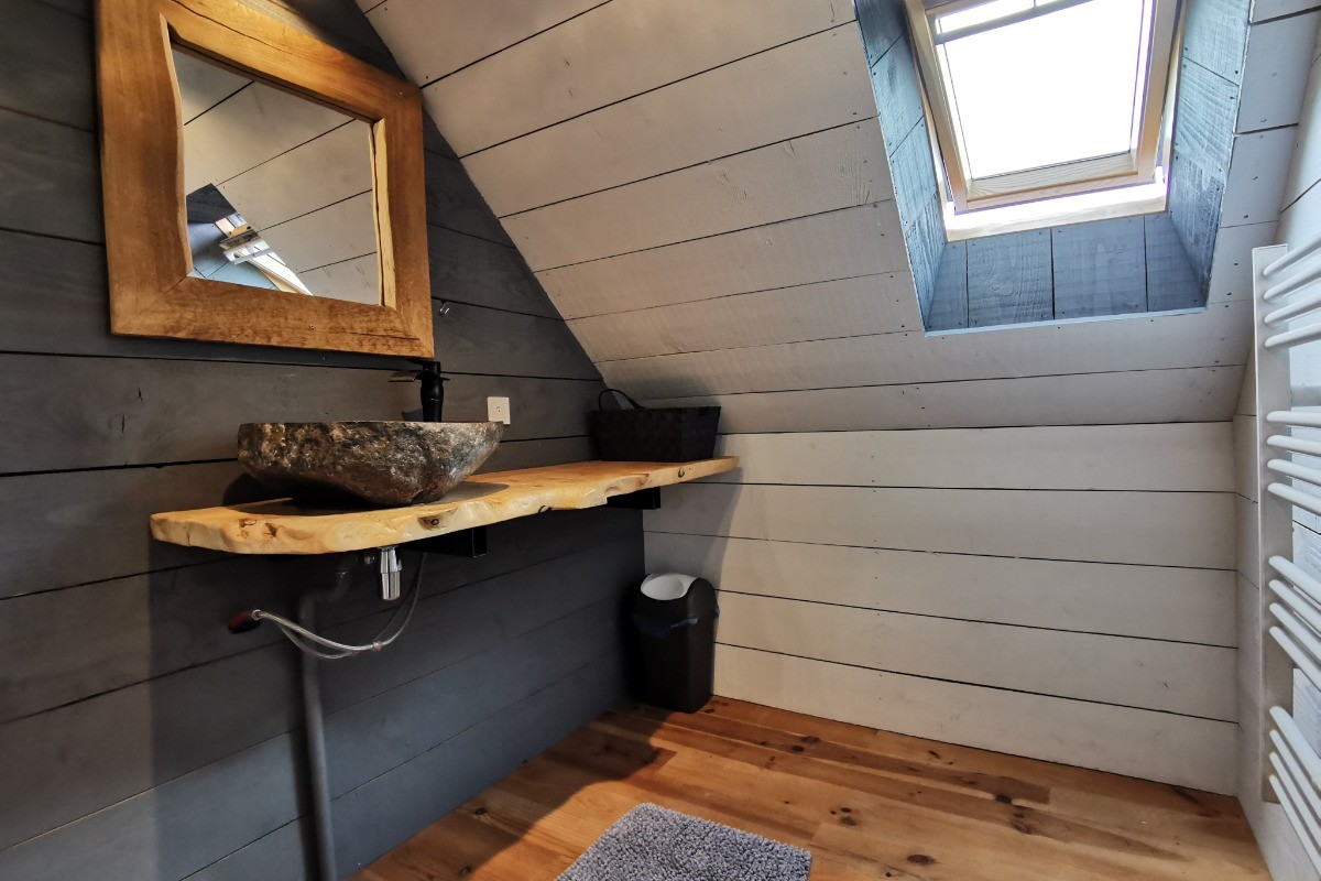 First floor: shower room