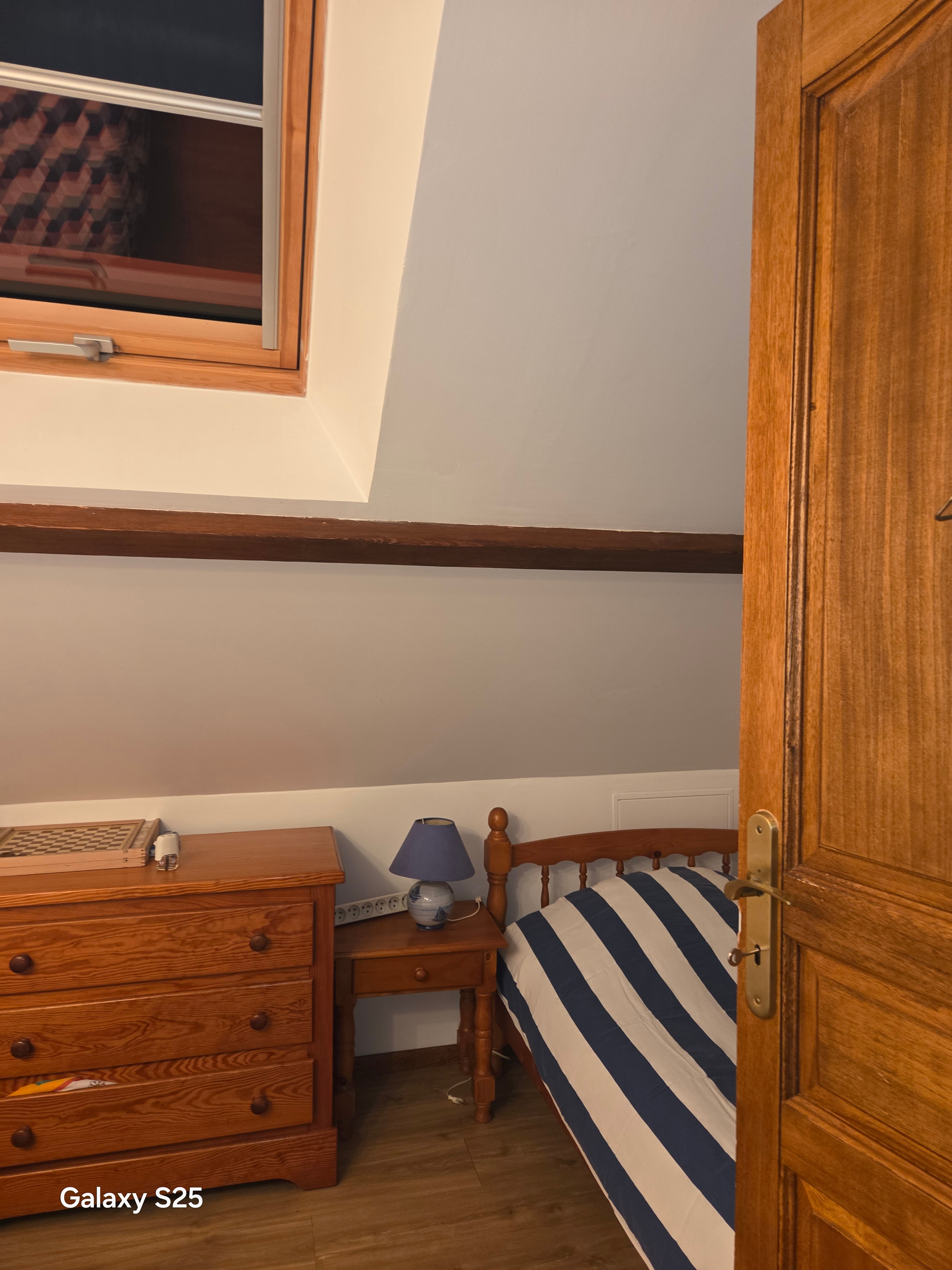 Bedroom 2 - First floor - Single bed