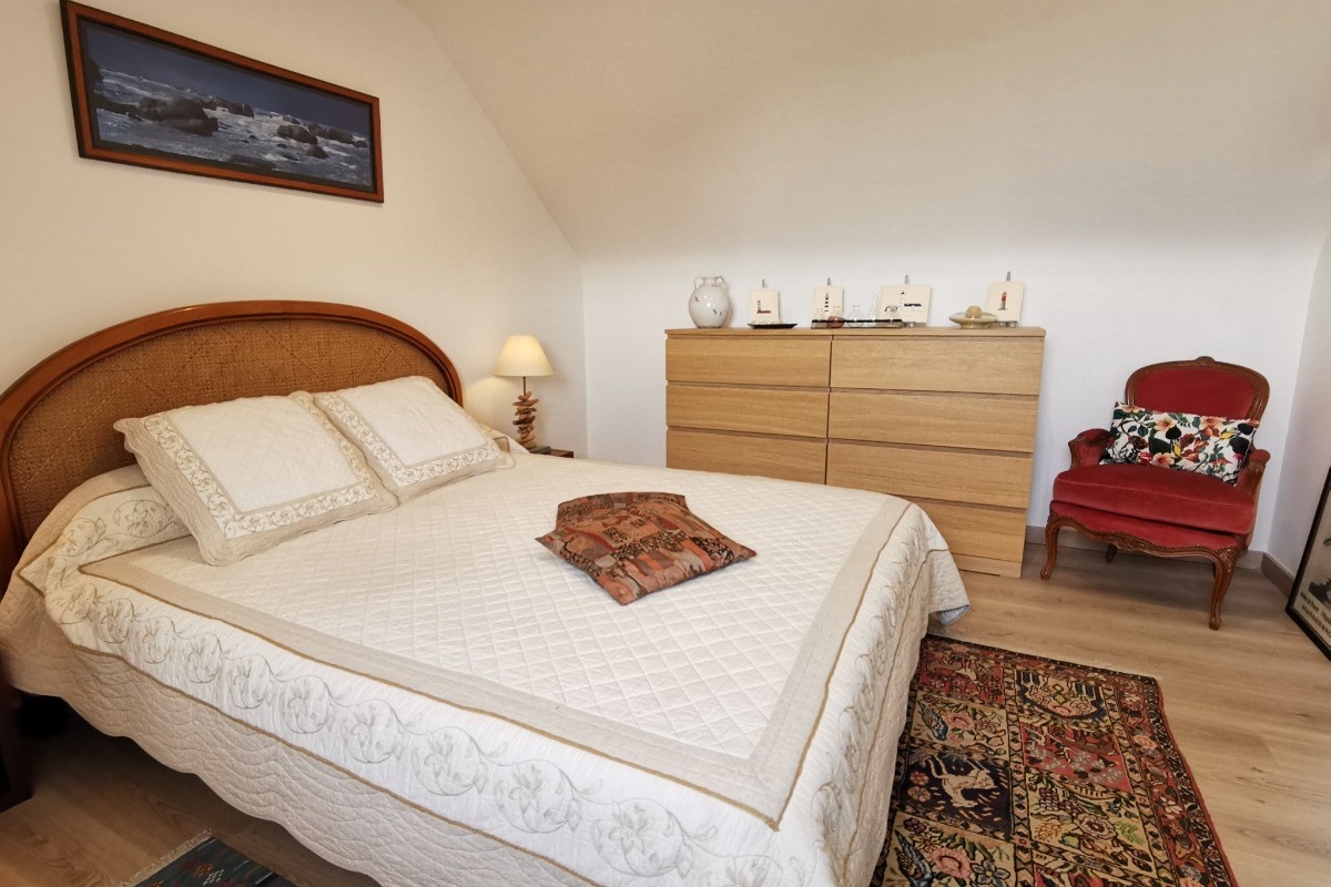 Chambre 1 à l'étage (lit de 1m60)