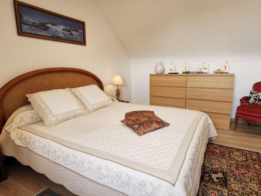 Chambre 1 à l'étage (lit de 1m60)