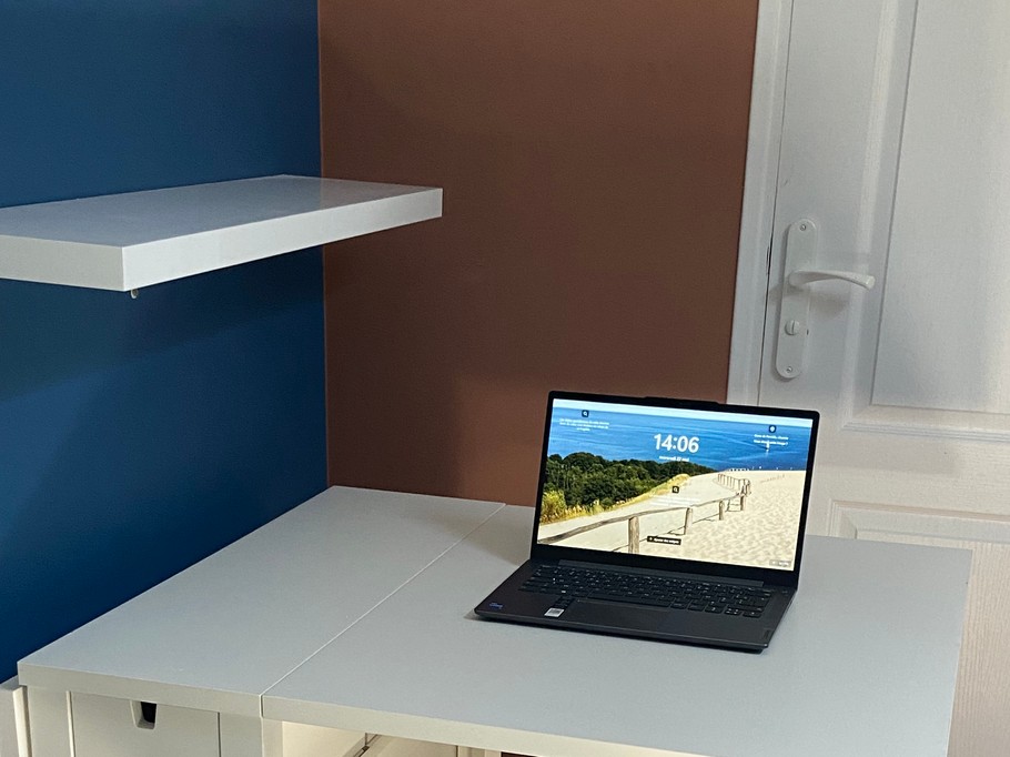 folding table