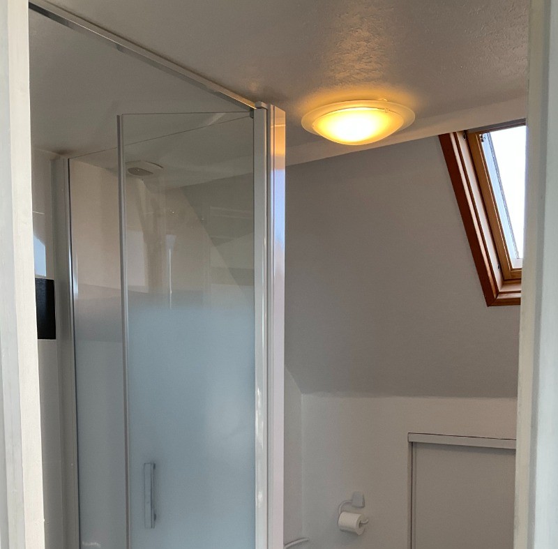 Location Clévacances - VanHeuverswyn, Plouha - Villa façade coté mer - Salle d'eau de l'étage