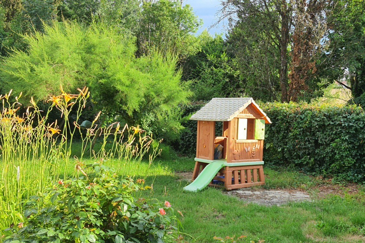 Gîte le Bois de L'étang - côté jardin