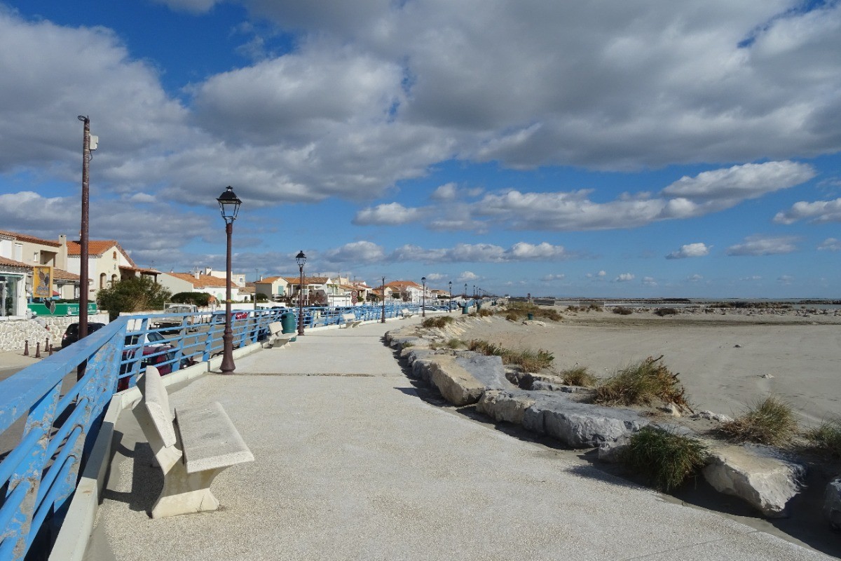 plage sainte marie de la mer à 4 km