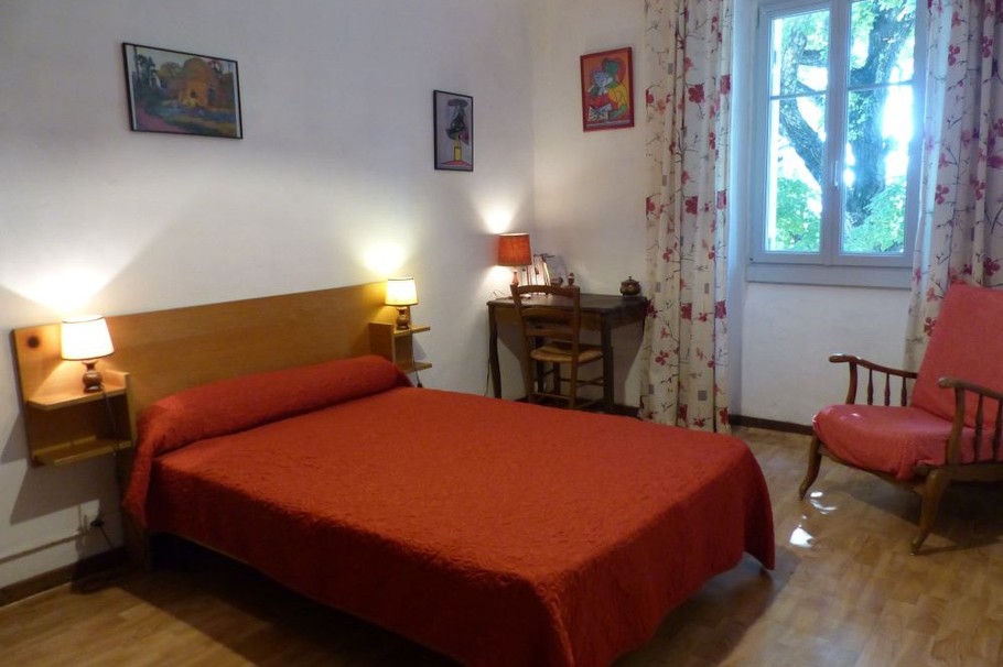 Seconde chambre avec lit double à l'étage.