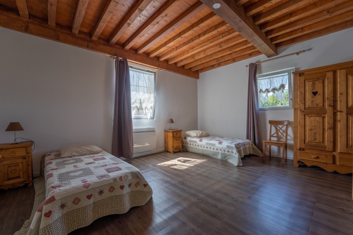 Grande chambre à l'étage
2 lits de 80 X 200