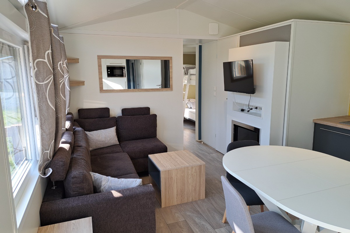 Mobil-homes confortables pour être au plus proche de la nature. Le camping Le Val de Landrouët est situé au centre de la Bretagne, à Merdrignac dans les Côtes d’Armor proche de Brocéliande