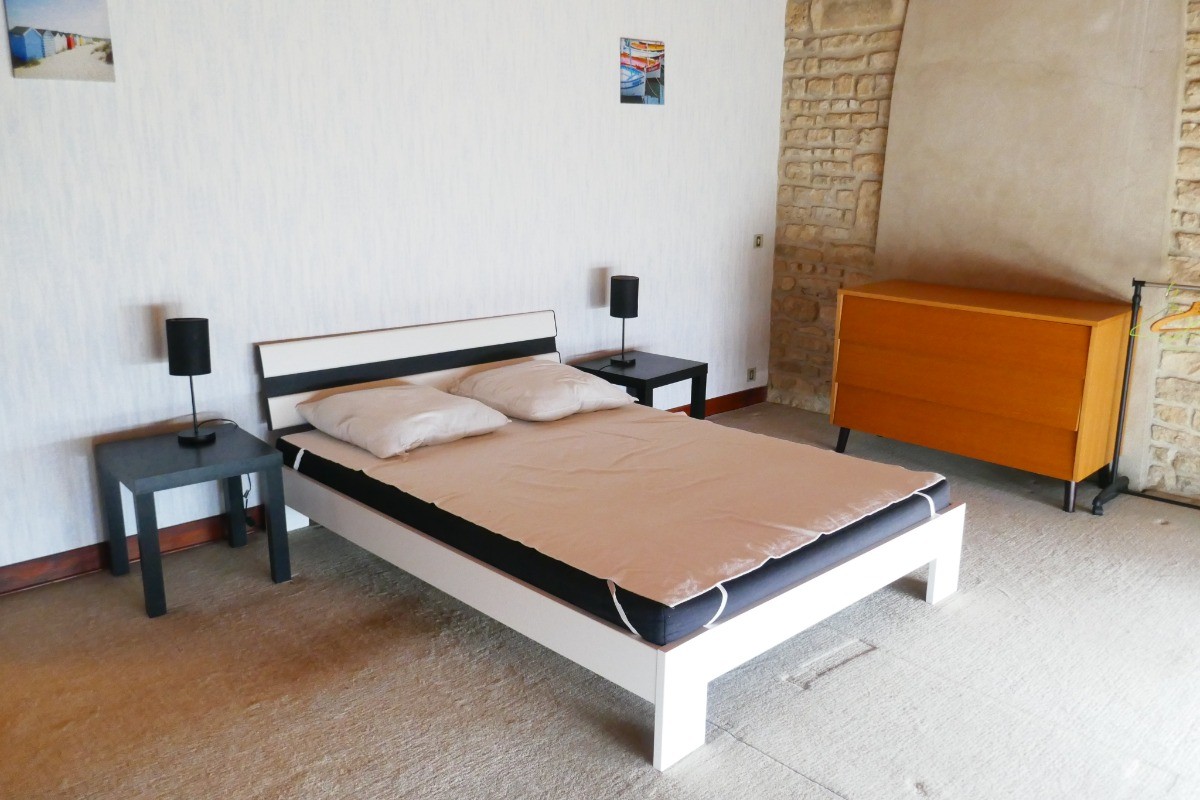 Chambre 2 avec un lit en 140 à l'étage