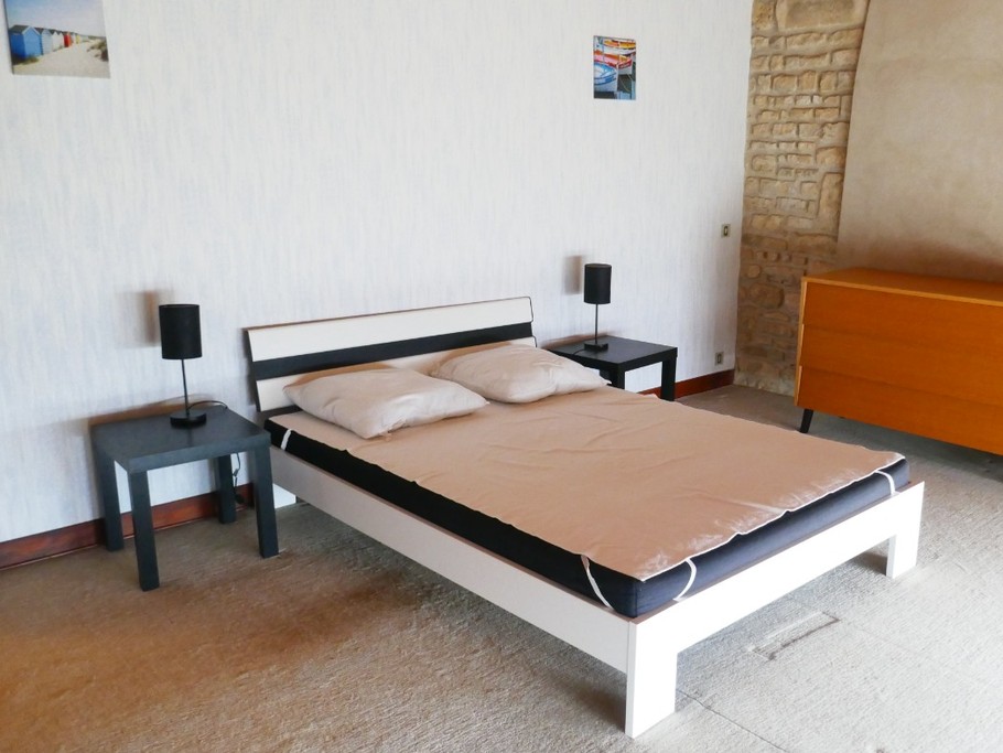 Chambre 2 avec un lit en 140 à l'étage