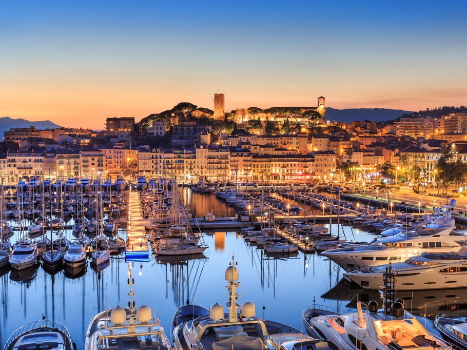 Port de Cannes et quartier du Suquet