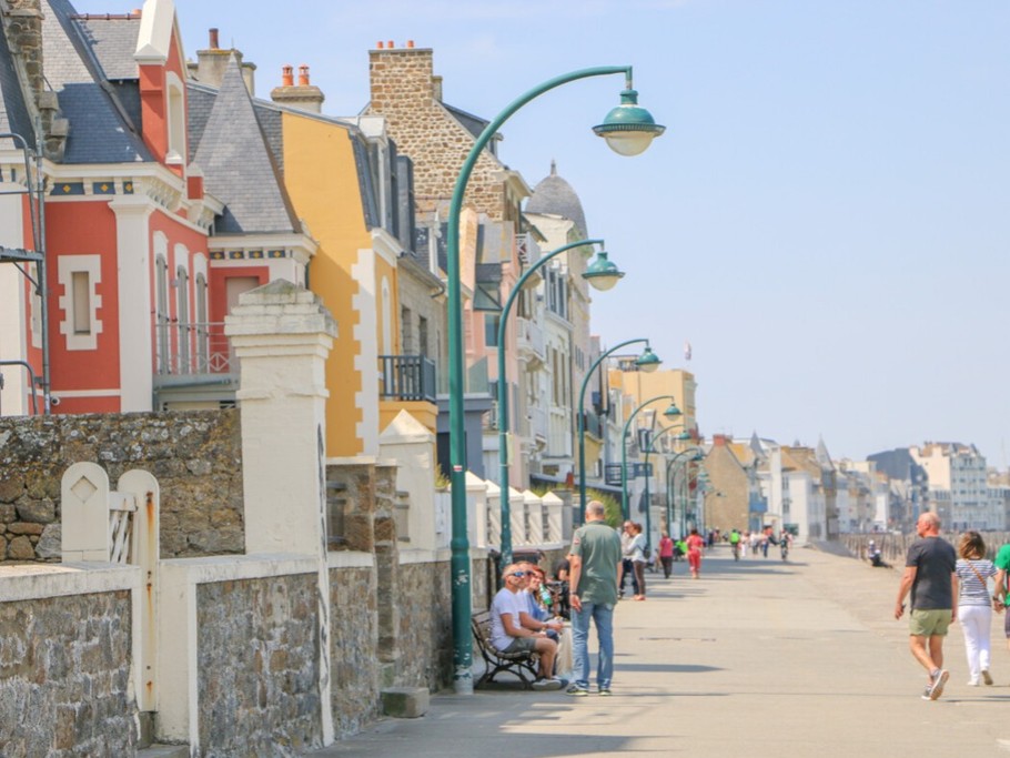 Balade sur la digue du Sillon à Saint-Malo