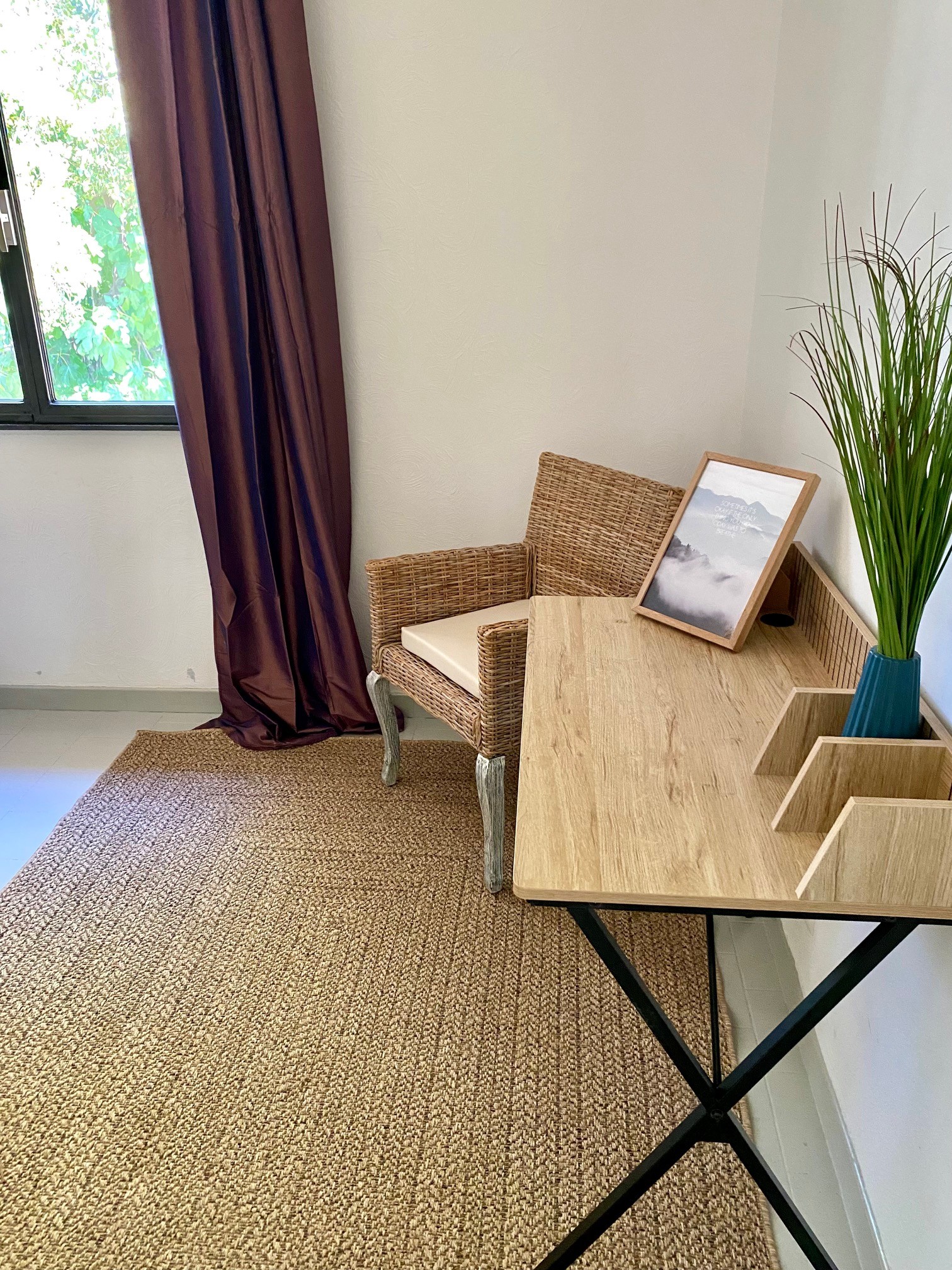 Pebble-patterned bedroom desk
