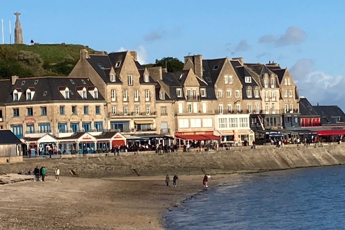 Bars, Boutiques et Restaurants sur le Port de La Houle.