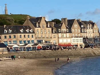 Bars, Boutiques et Restaurants sur le Port de La Houle.