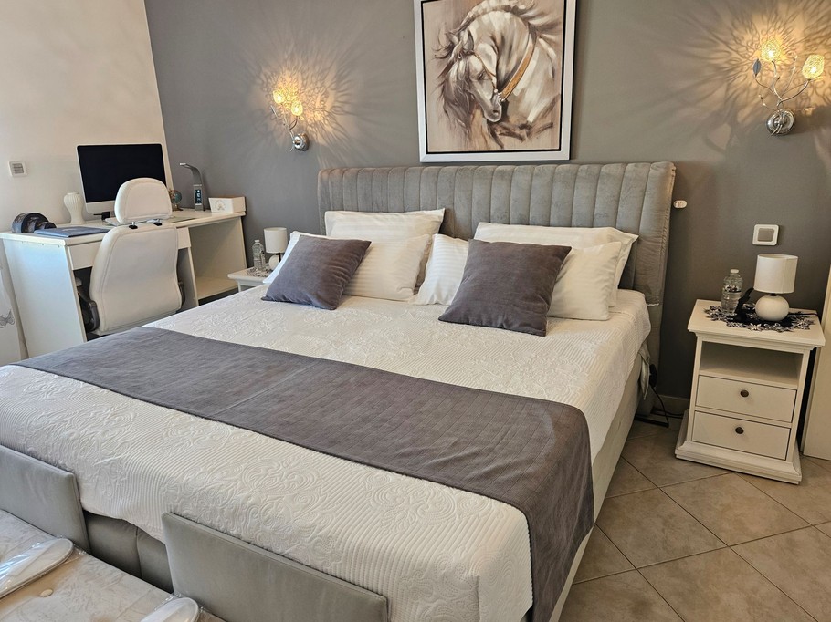 Les Lauriers roses du 17 holiday cottage in Charente-Maritime, sleeping 2 to 4 people, with a hot tub
