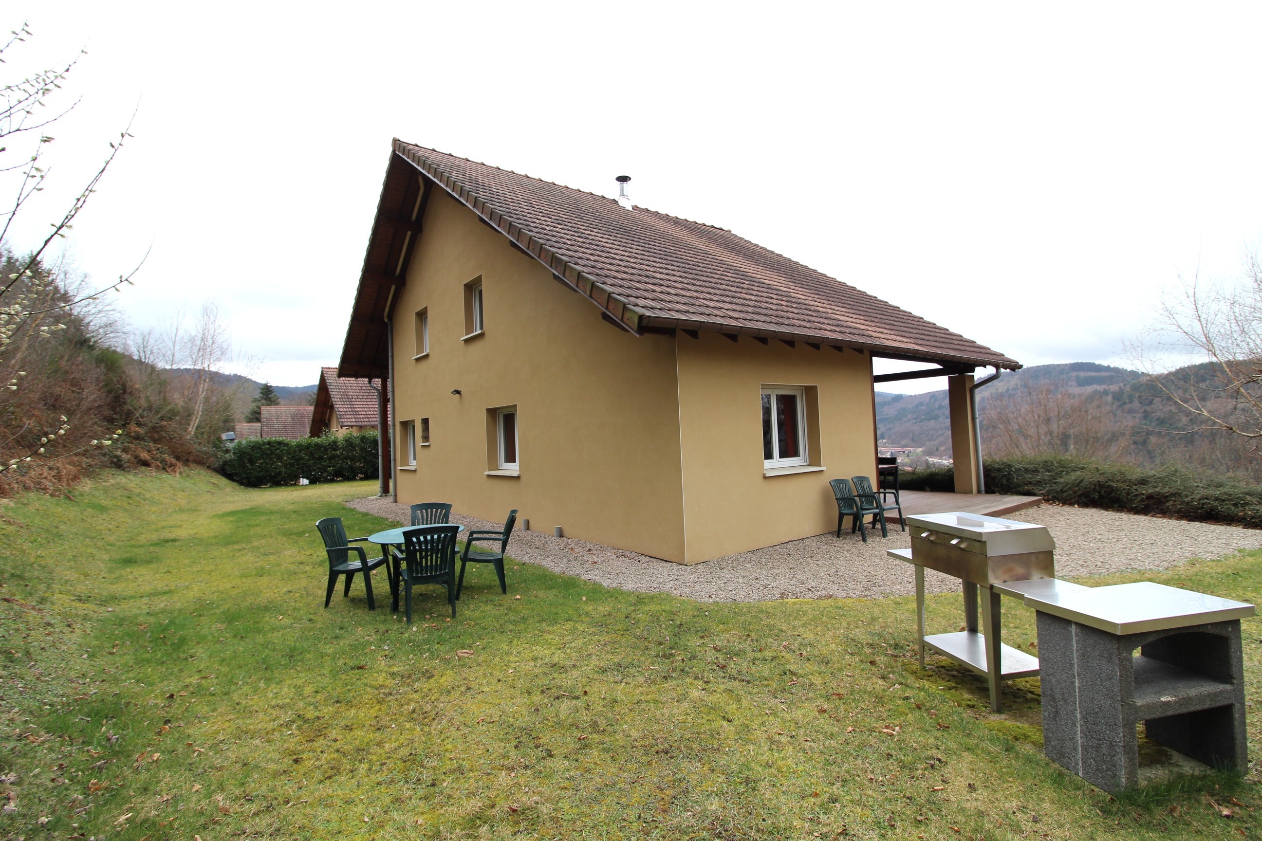 Gîte Le Sapin, close to lakes and walks, for 4-8 people