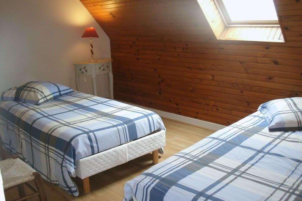 Chambre avec 2 lits 90