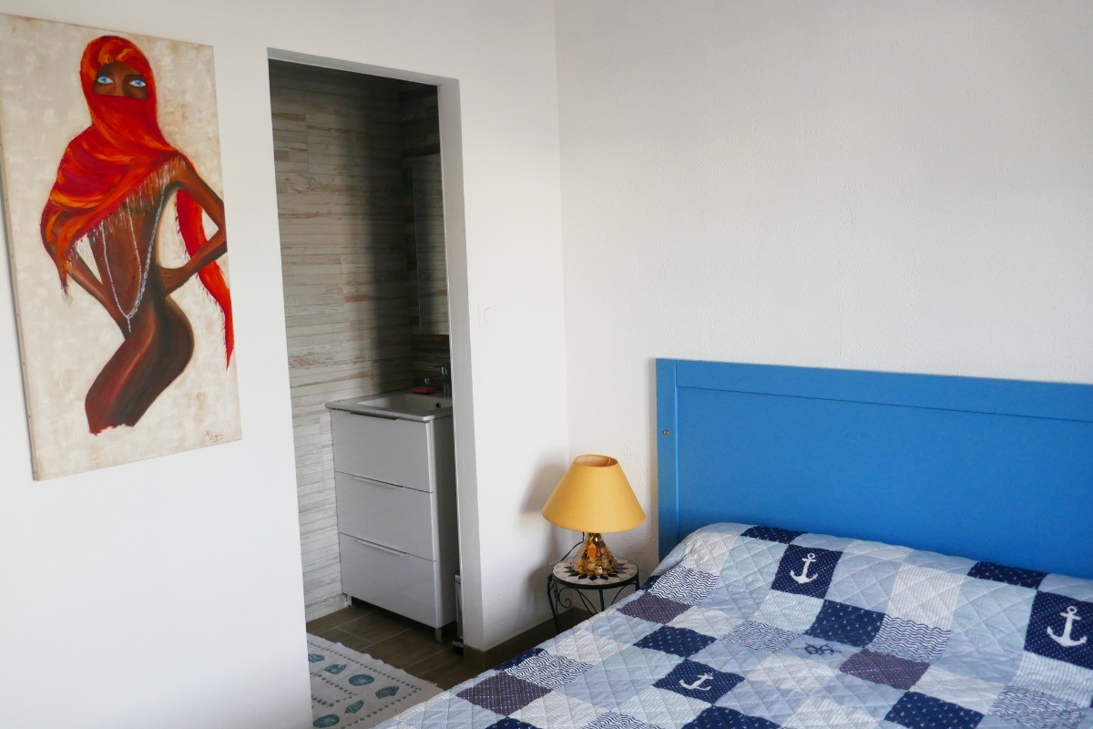 Chambre 2 avec salle d'eau communicante