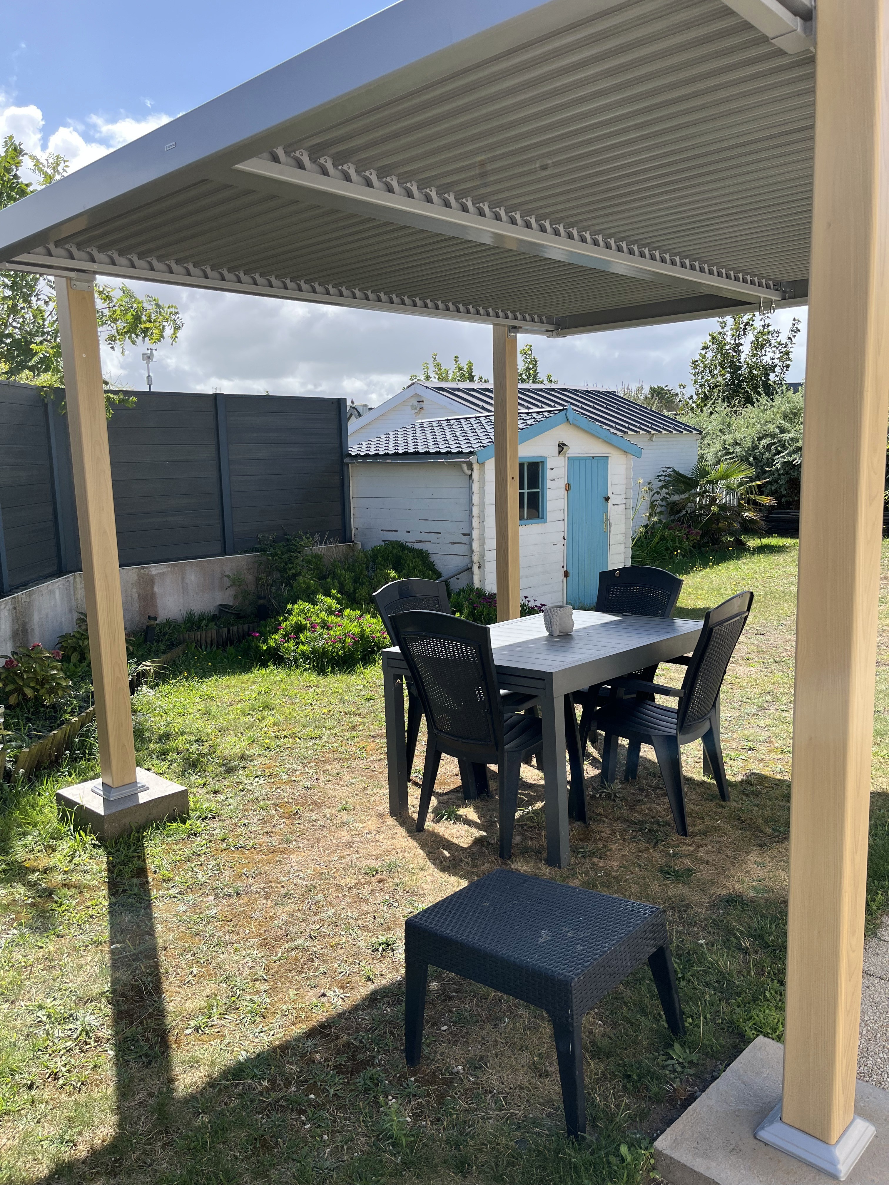 Pergola dans le jardin