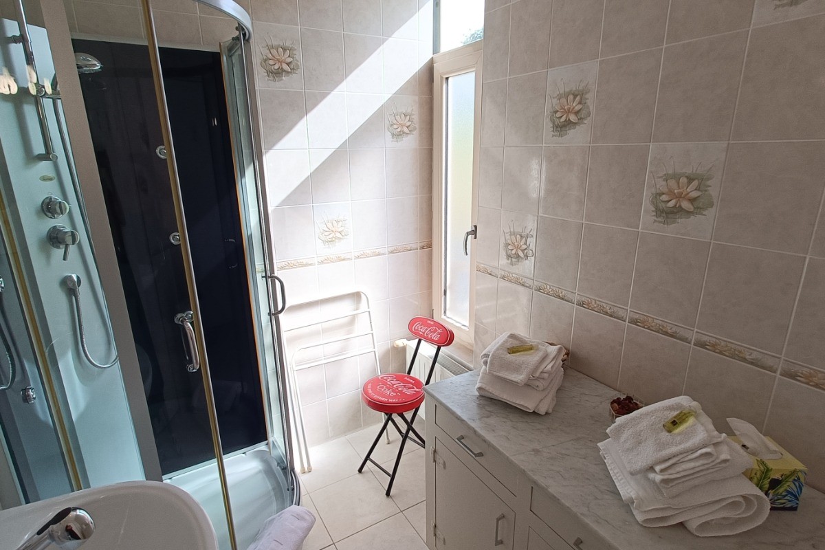 Villa bon repos, chambre des écoliers - Salle d'eau