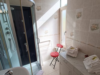 Villa bon repos, chambre des écoliers - Salle d'eau