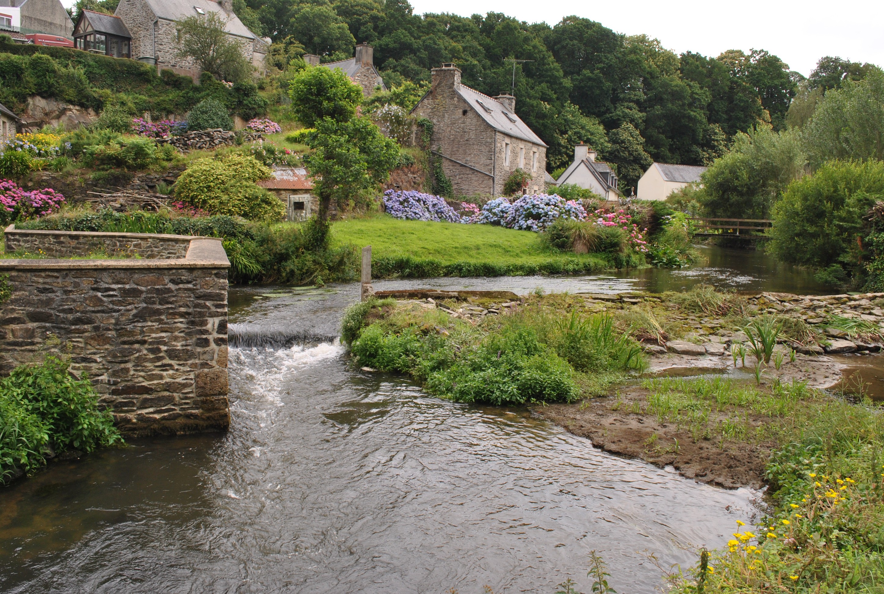 Randonneés proches : village du Guindy