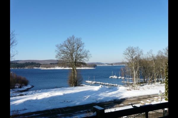 Vassivière sous la neige Gîte Carole Beaumont du Lac 87120