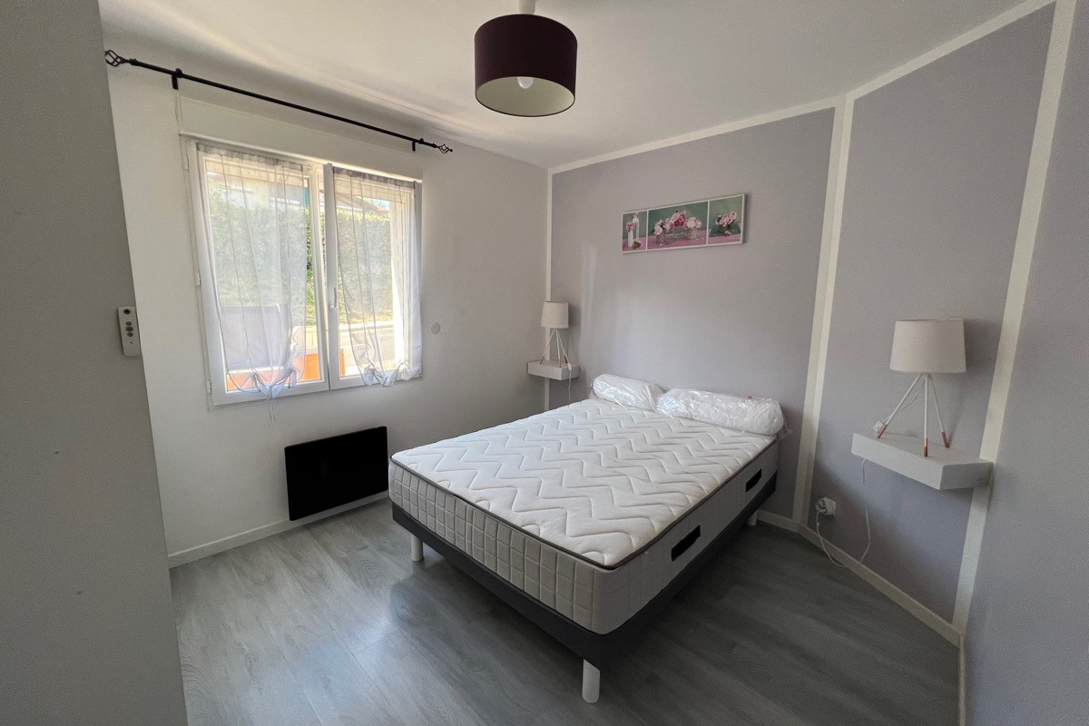 Chambre avec lit en 140