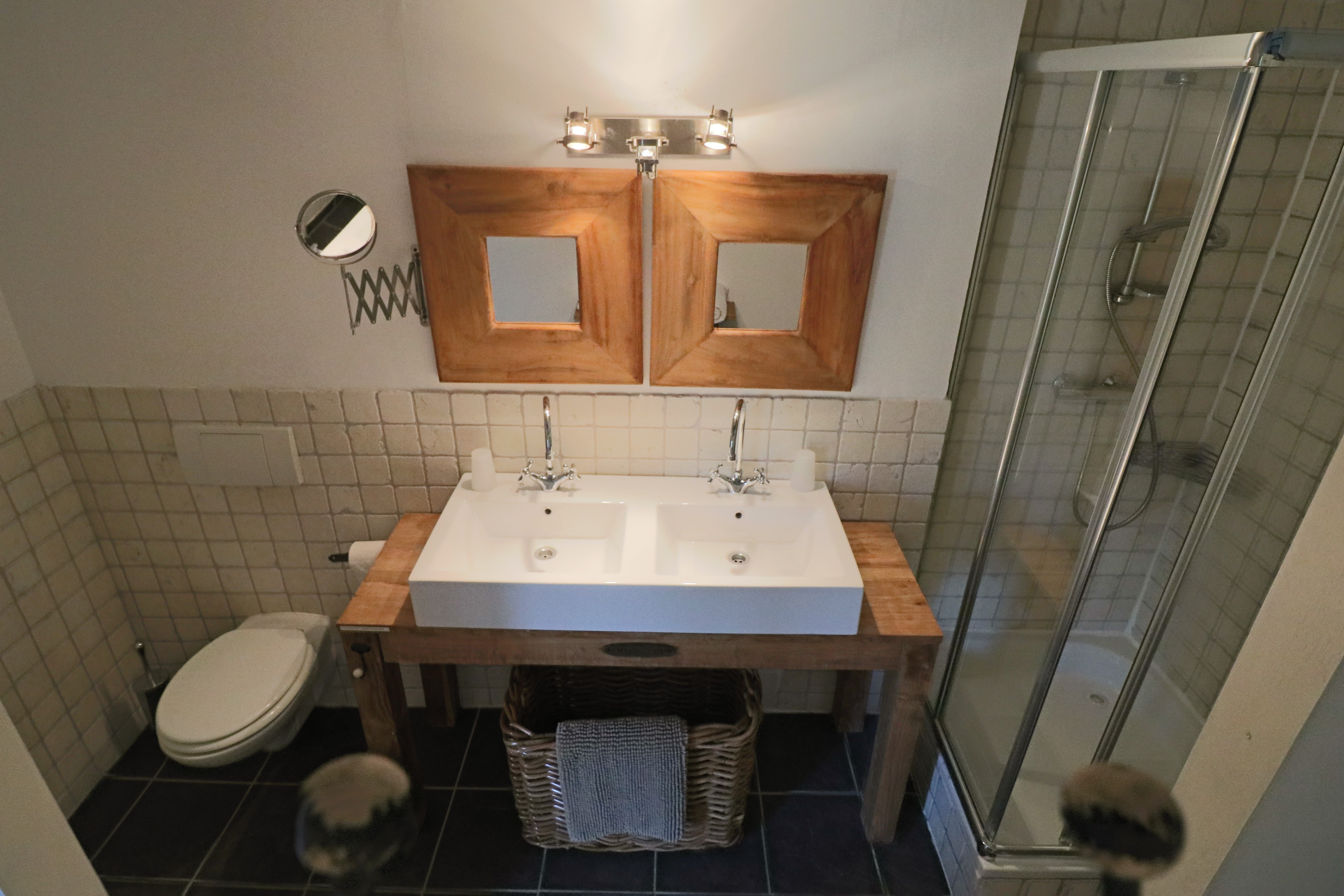 Shower room - Bedroom 1