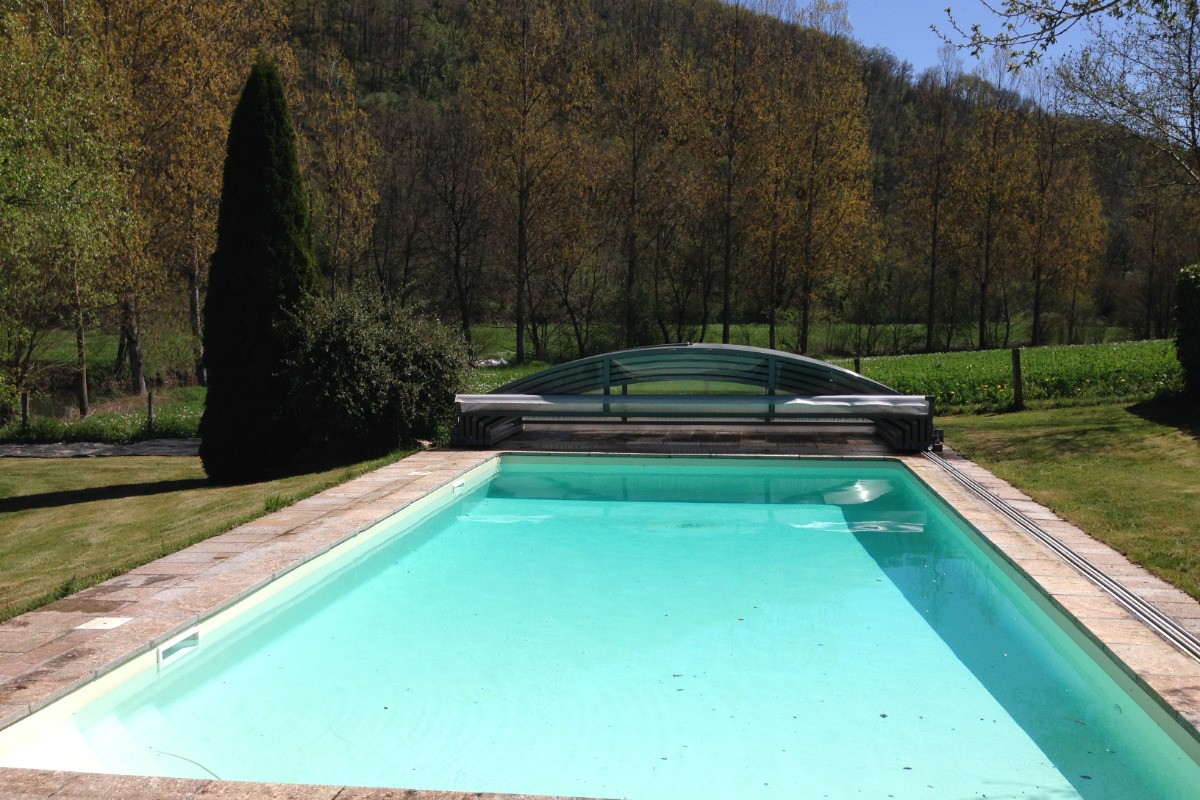 Piscine avec abri amovible