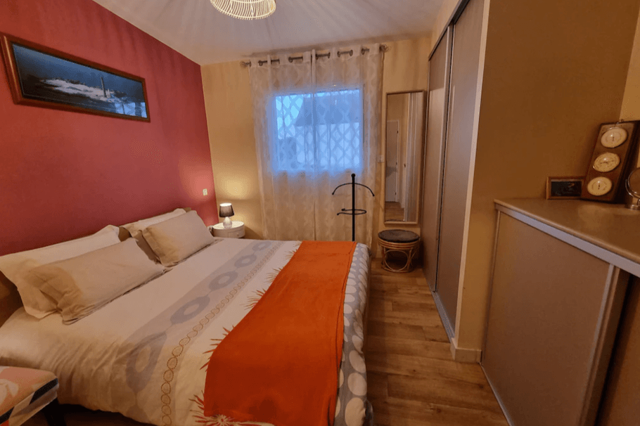 Chambre avec lit 160 salle de bain privative