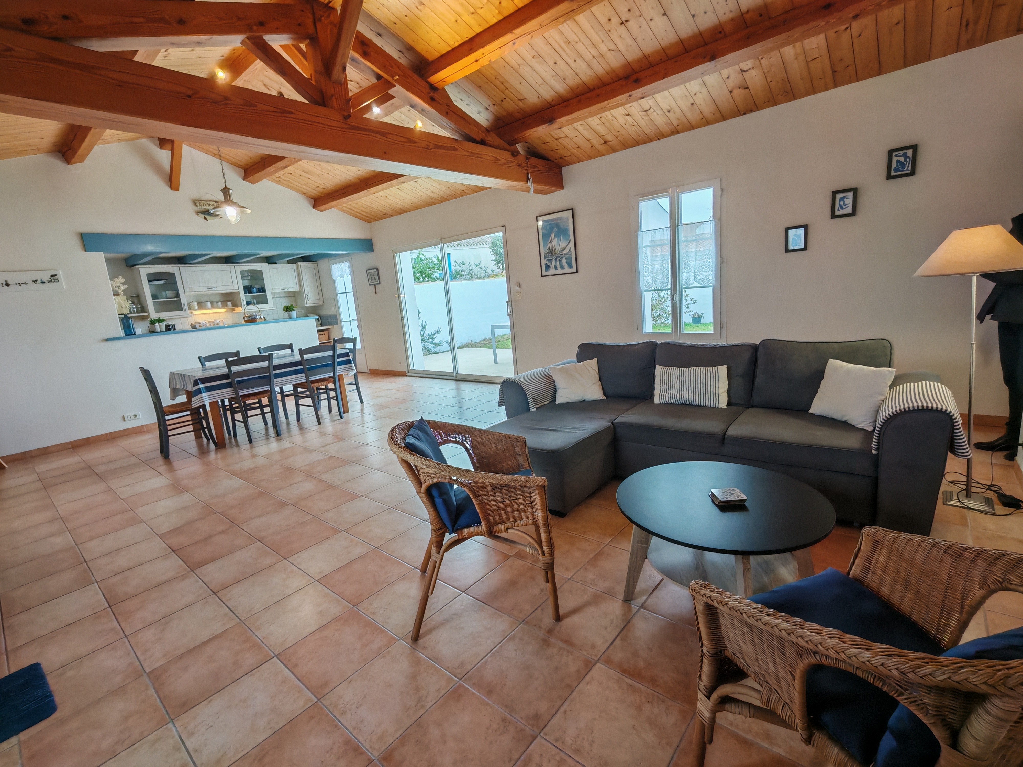 Pièce de vie - vue sur le salon, l'espace repas