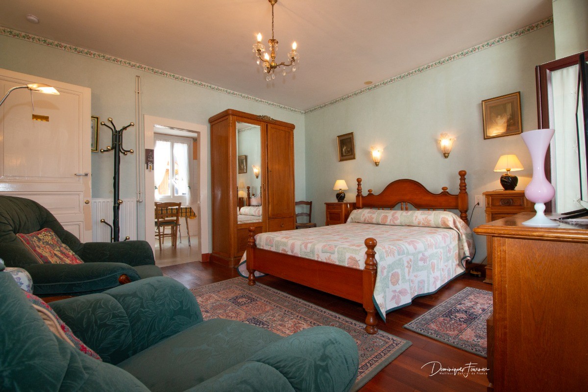 Chambre spacieuse avec lit double en 140