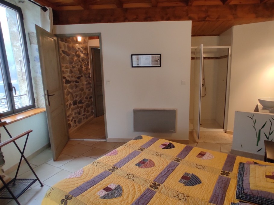 Gîte les pieds dans l'eau - Chambre rez-de-chaussée avec salle d'eau et terrasse privée