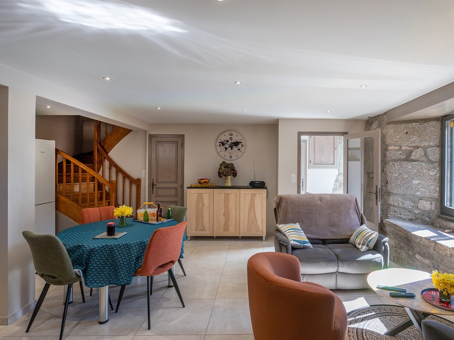 Gîte indépendant avec cheminée en pleine nature