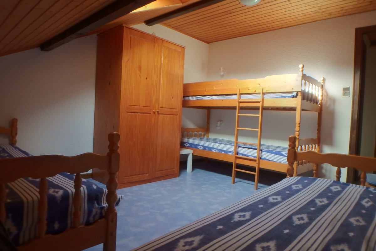 chambres avec 4 lits 1 personne