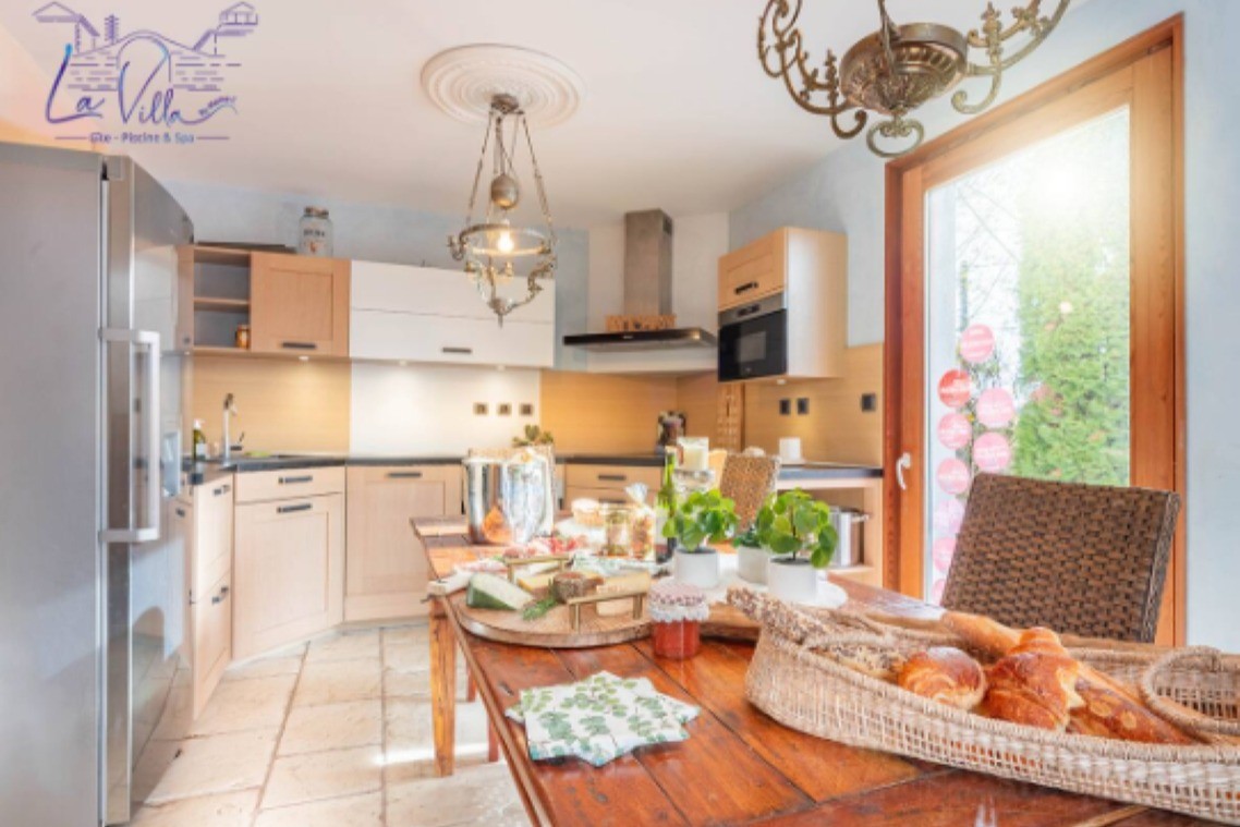 Cuisine - Gîte La Grange tout confort avec piscine chauffée, spa, sauna, hammam et salle de sport à Fontenay