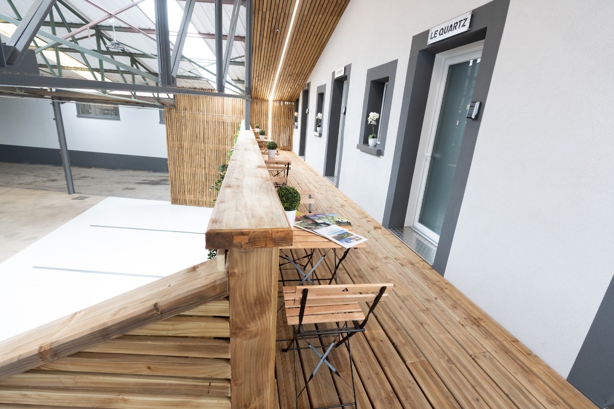Balcon coursive - Studios Belross Le Quartz
