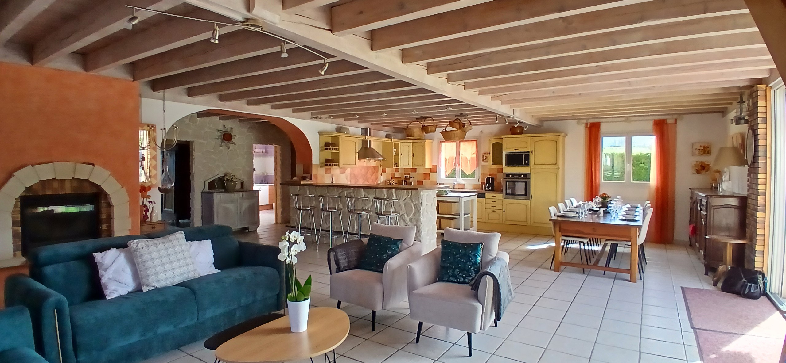 Gîte "Aupredubois", Saint Ours les Roches, Puy de Dôme, Pièce de vie