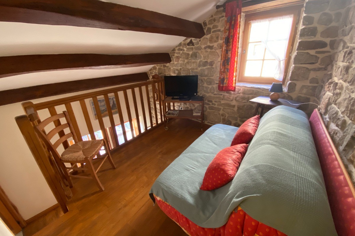 La mezzanine (un surmatelas est fourni pour le BZ)