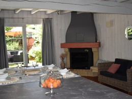 en famille, entre amis, en amoureux autour d'une jolie table
