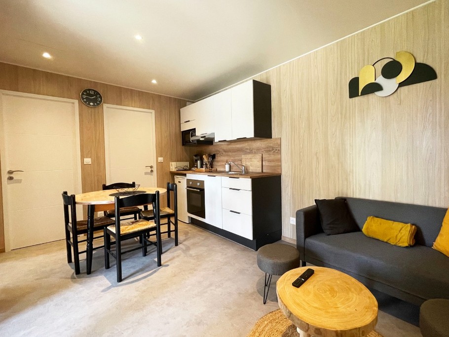 Cuisine ouverte sur salon/ séjour  - Lodge Loua Greenkub Vosges