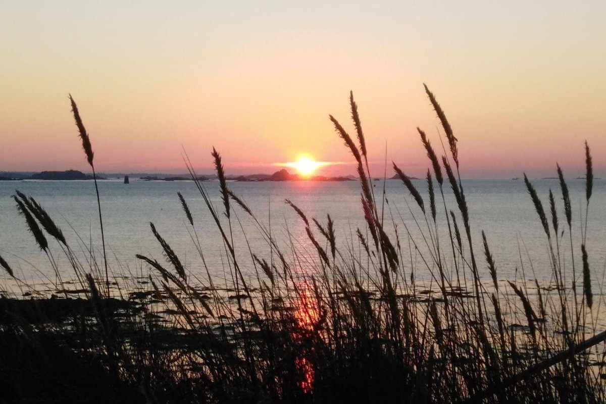 Plougasnou au couché de soleil