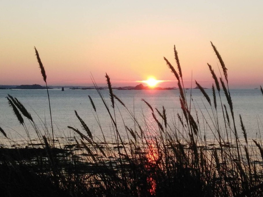 Plougasnou au couché de soleil